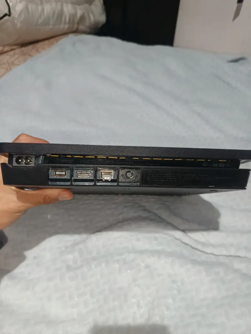 Consola PlayStation 4 Slim en buen estado - 2