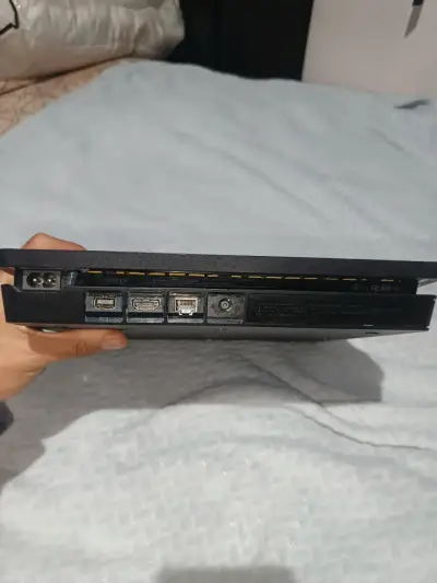 Consola PlayStation 4 Slim en buen estado - miniatura 2