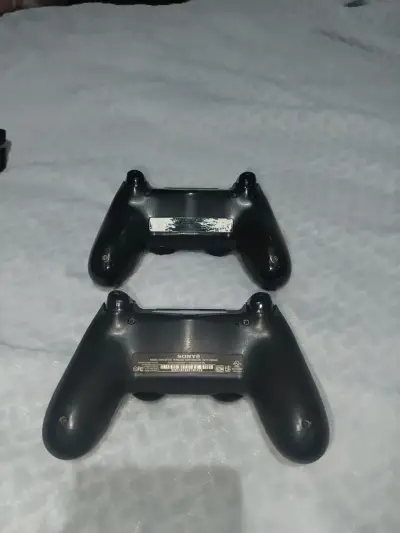 Consola PlayStation 4 Slim en buen estado - miniatura 3