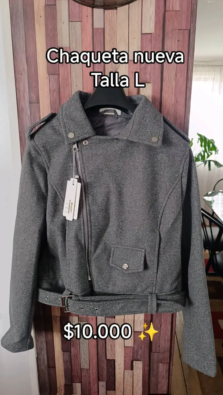 Chaqueta gris nueva con cinturón