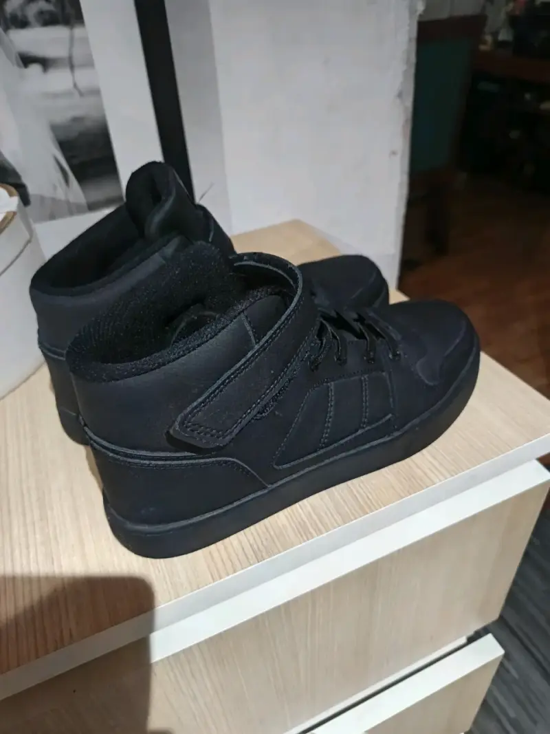 Zapatillas negras de caña alta unisex - 1