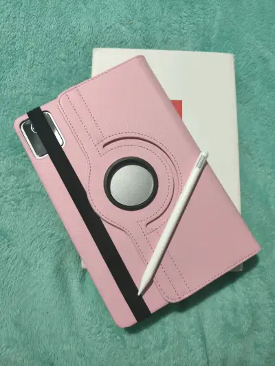 Tablet con lápiz y funda protectora rosa - miniatura 2