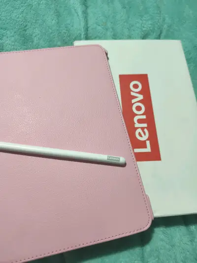 Tablet con lápiz y funda protectora rosa - miniatura 3