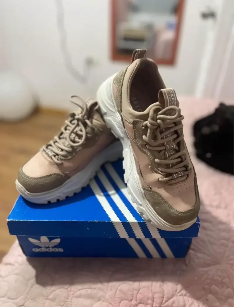 Zapatillas Skechers beige para mujer - 2