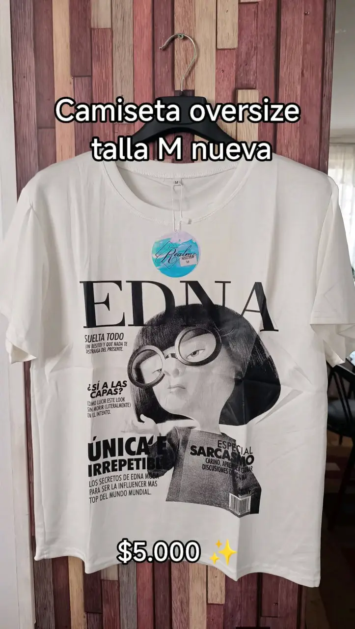 Camiseta oversize blanca con diseño Edna