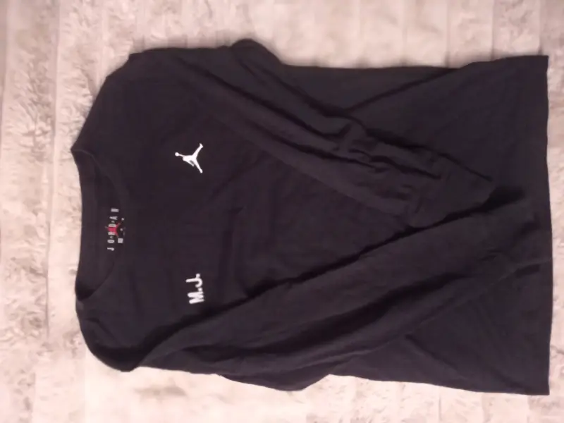 Polera manga larga Jordan negra - 1