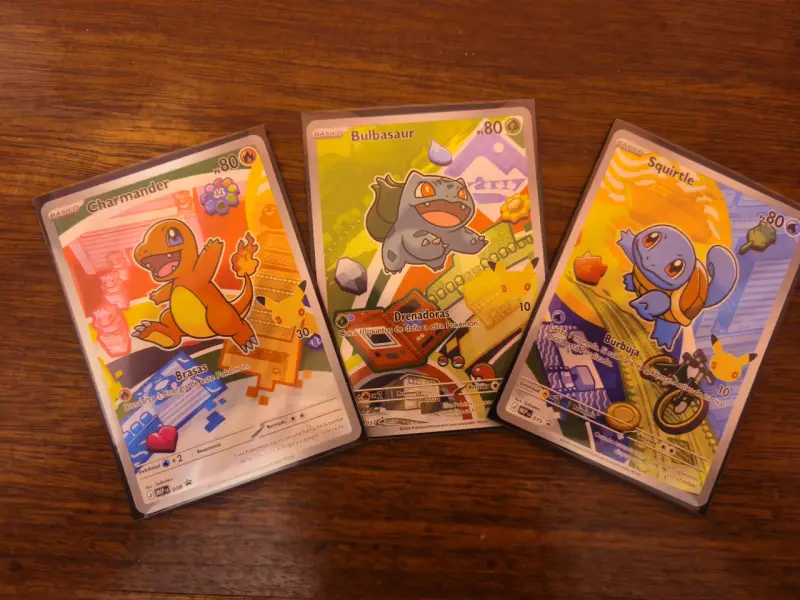 Set de cartas Pokémon Charmander, Bulbasaur y Squirtle - 1