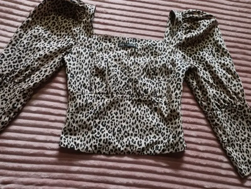 Blusa animal print Zara con mangas abullonadas - 1