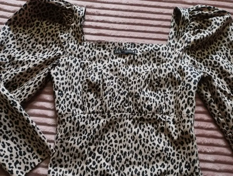 Blusa animal print Zara con mangas abullonadas - 2