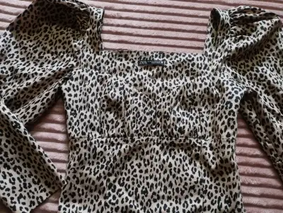 Blusa animal print Zara con mangas abullonadas - miniatura 2