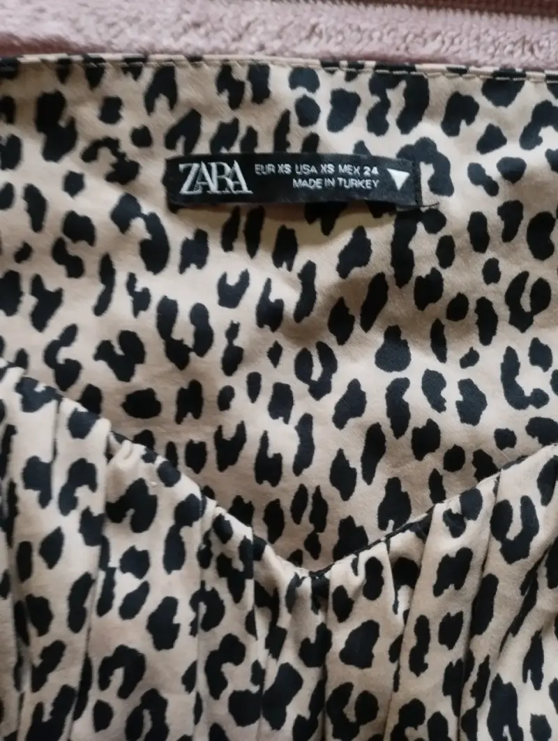 Blusa animal print Zara con mangas abullonadas - 4