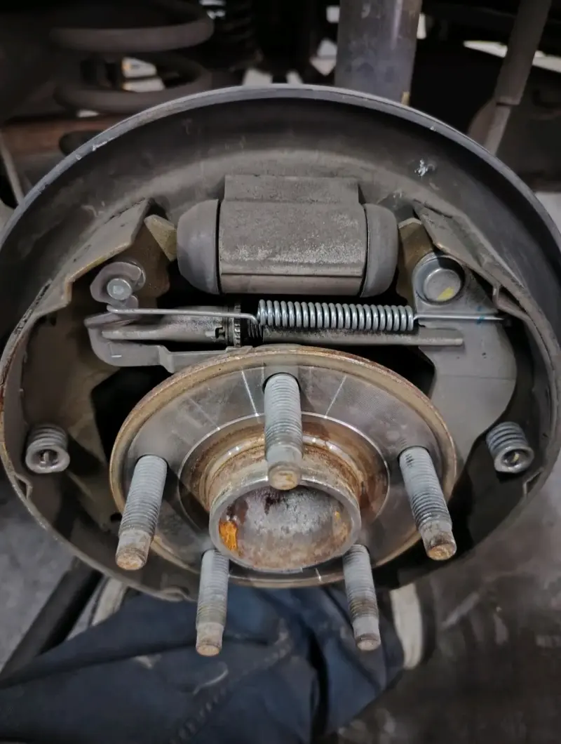 Servicio de mantenimiento automotriz completo - 2