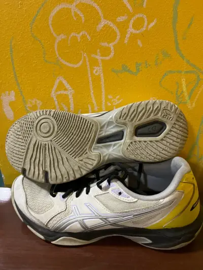 Zapatillas deportivas Asics blancas y amarillas - miniatura 2