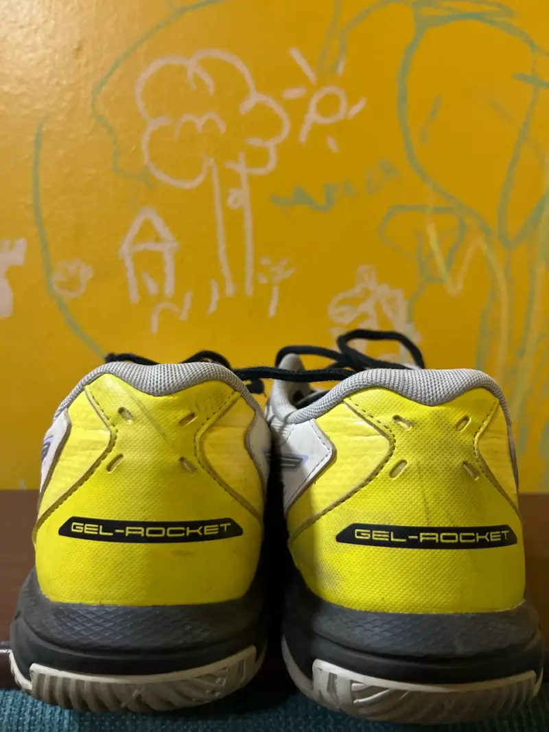 Zapatillas deportivas Asics blancas y amarillas - 3