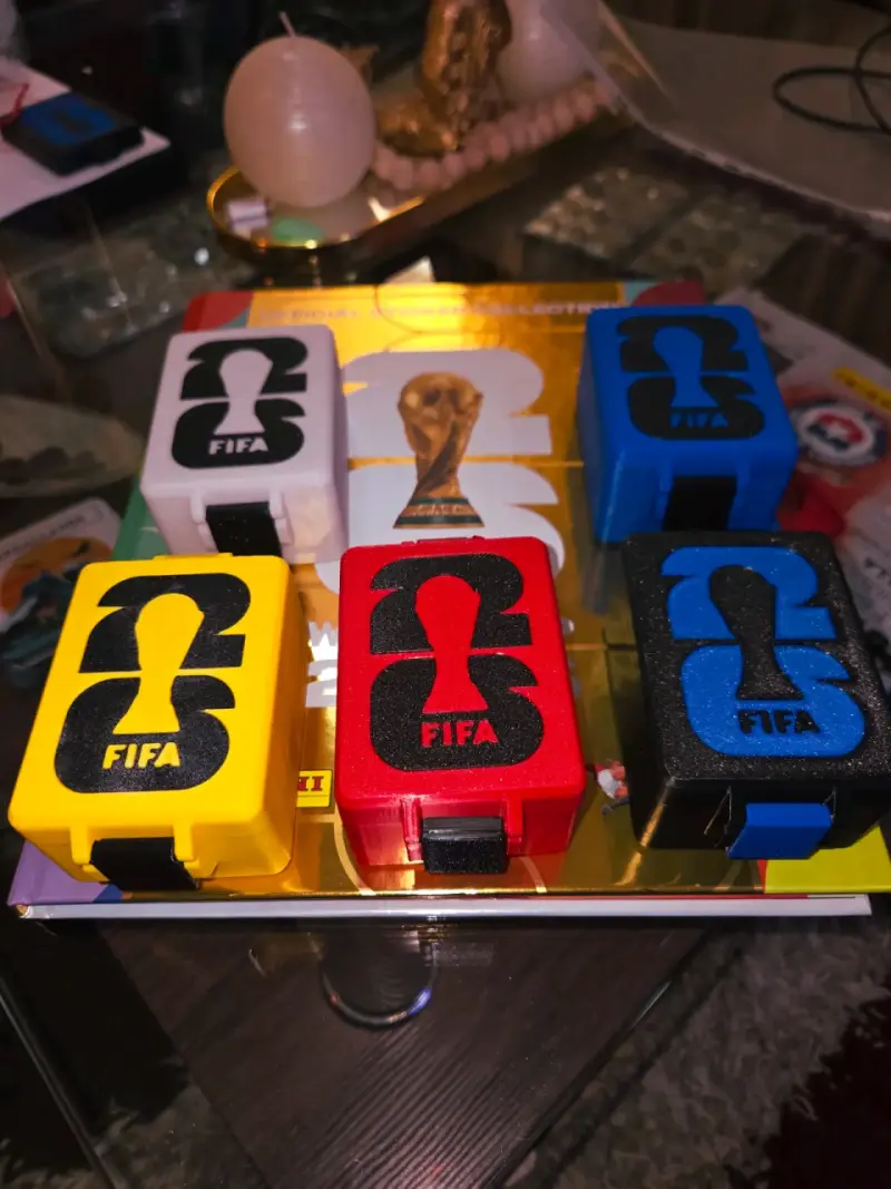 Caja para láminas FIFA de colores - 1