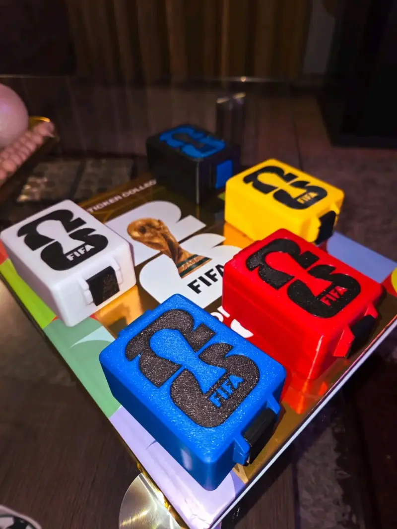Caja para láminas FIFA de colores - 2