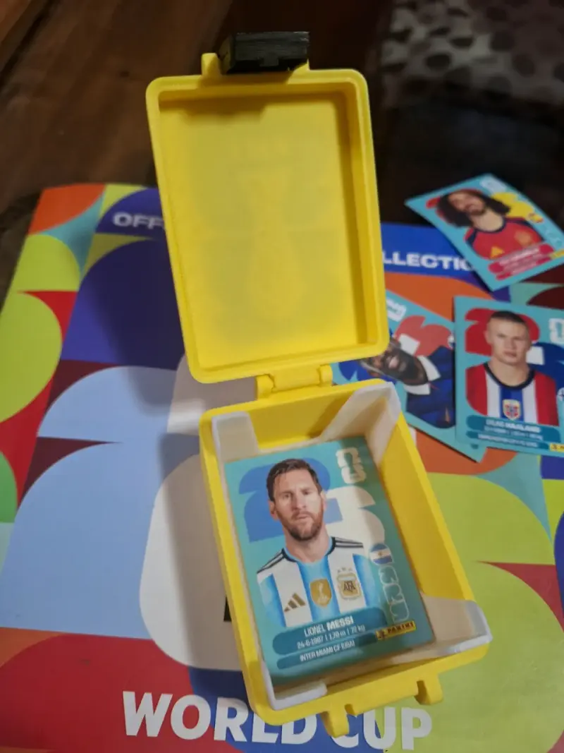 Caja para láminas FIFA de colores - 4