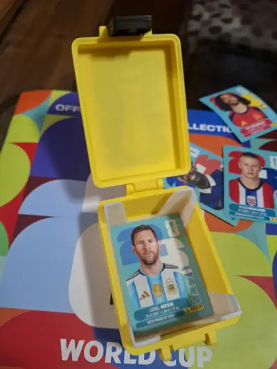 Caja para láminas FIFA de colores - miniatura 4