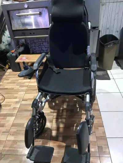 Silla de ruedas eléctrica plegable - miniatura 1