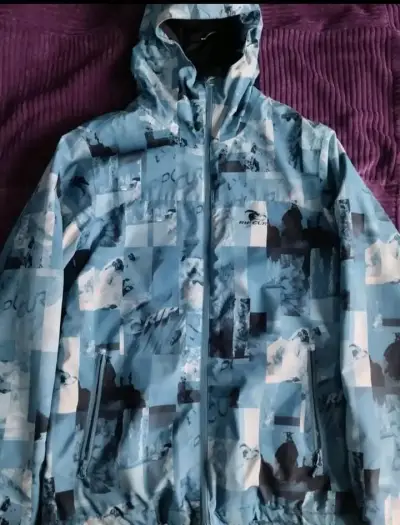 Chaqueta impermeable Rip Curl azul estampada - miniatura 1