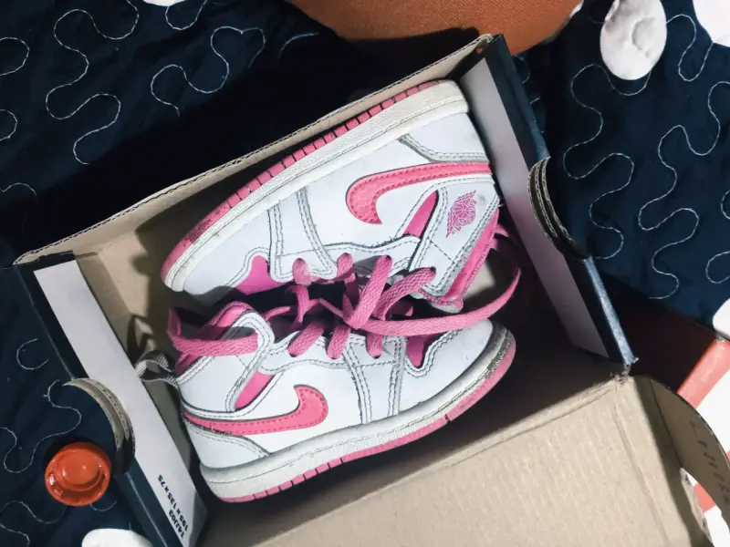 Zapatillas Nike Jordan niña preciosas con detalles - 2