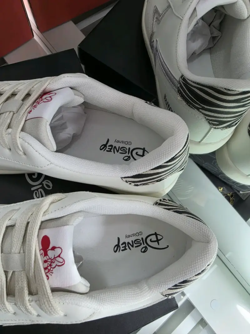 Zapatillas blancas con detalle de cebra - 4
