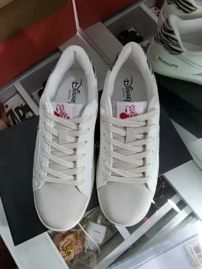 Zapatillas blancas con detalle de cebra - miniatura 5