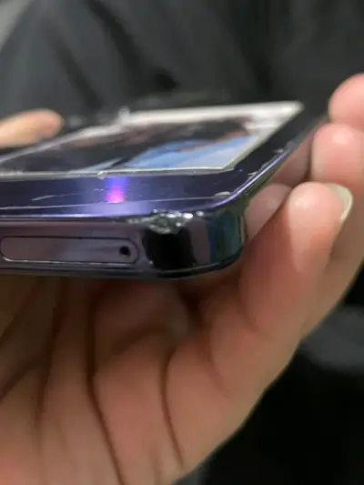 Smartphone Vivo con cámara dañada - miniatura 3