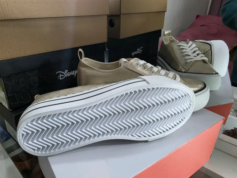 Zapatillas doradas con plataforma - 3