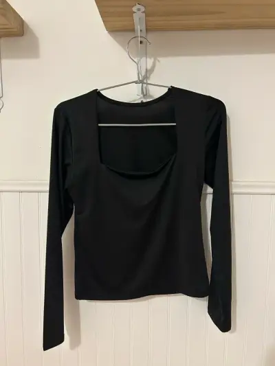 Polera negra de manga larga para mujer - miniatura 3