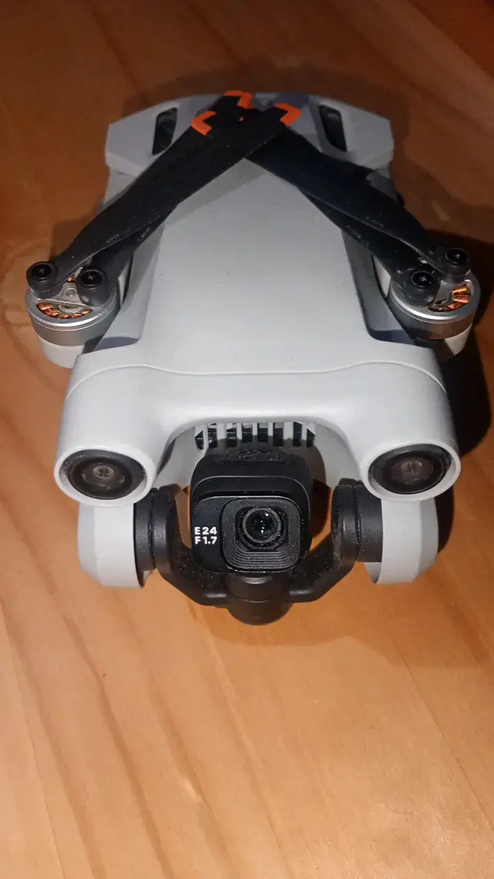 Drone compacto con cámara 4K DJI MINI 3 PRO - 1
