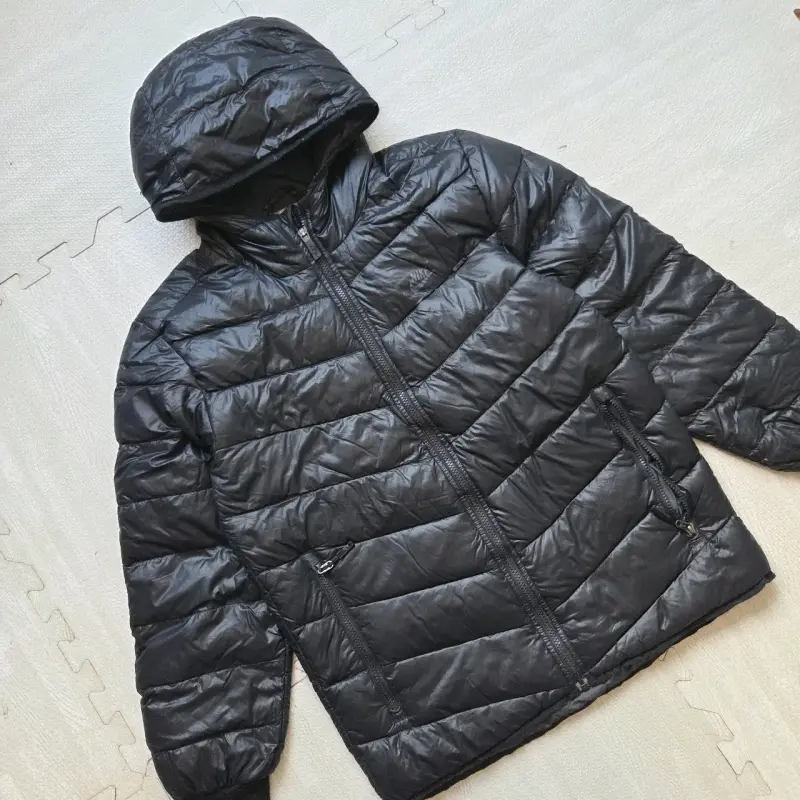 Chaqueta acolchada negra con capucha - 2