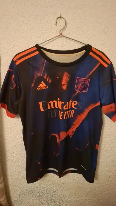 Camiseta Adidas Olympique Lyon edición especial - miniatura 1