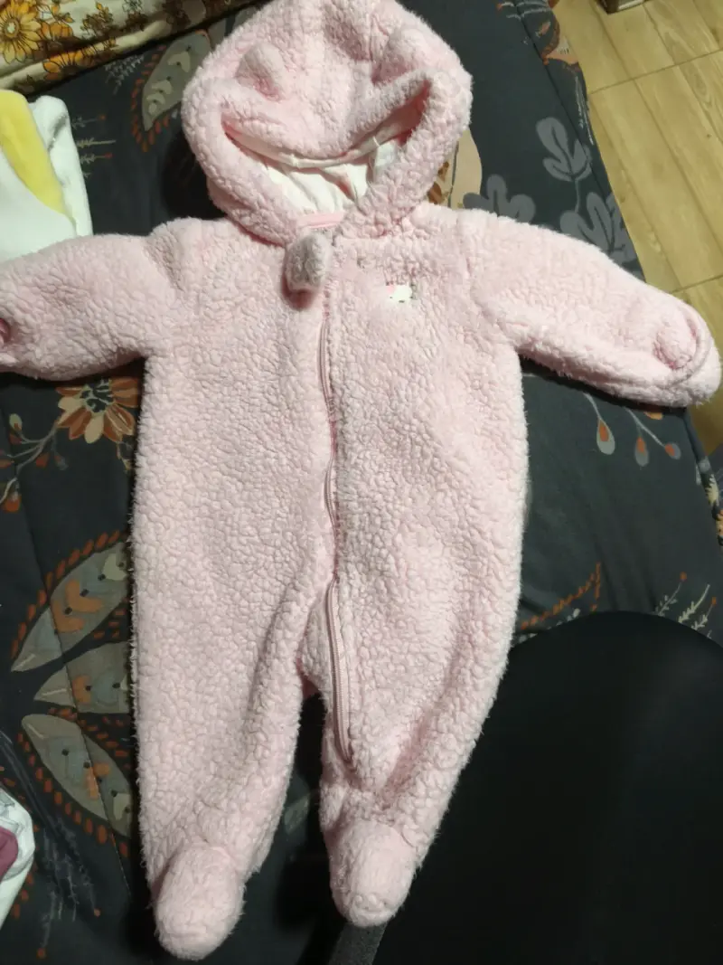 Enterito de bebé rosado con capucha - 2