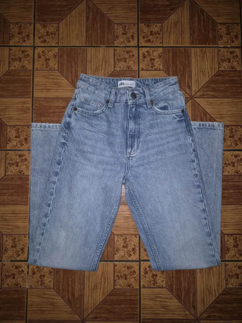 Jeans azul claro Zara de tiro alto - 1