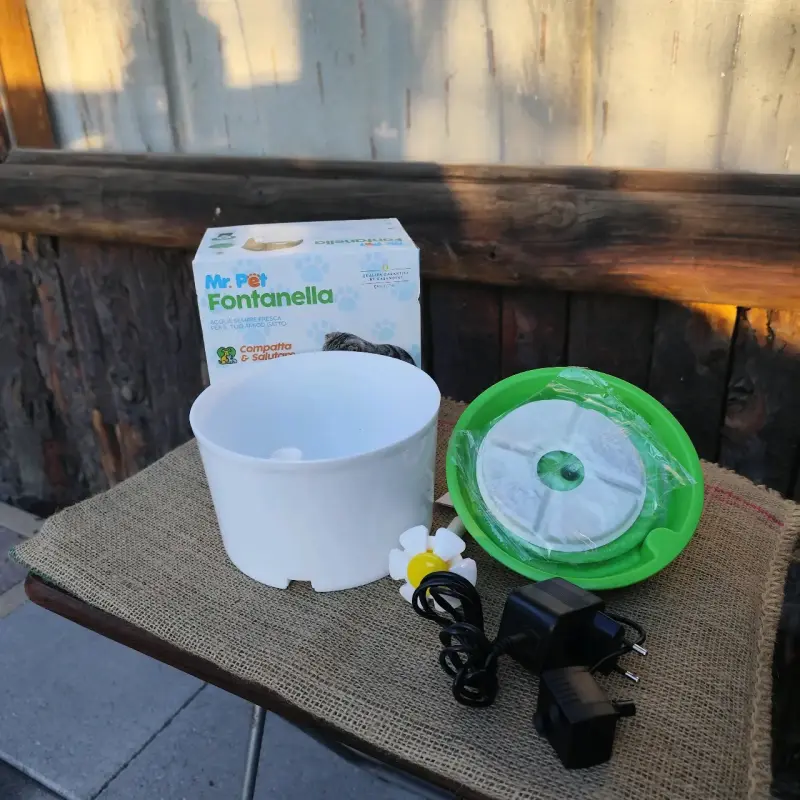 Fuente Bebero de agua para mascotas Mr. Pet 1.6L - 2