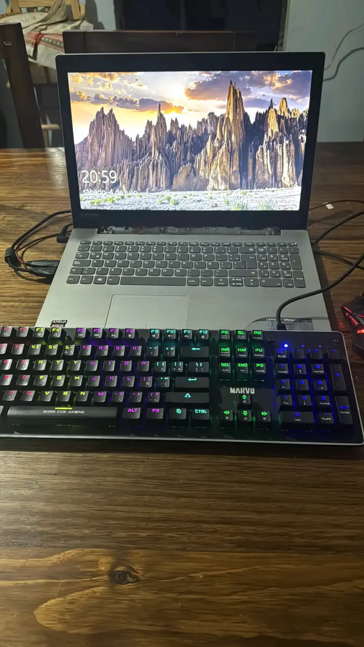 Laptop Lenovo Ideapad 320 con AMD A10 - 3