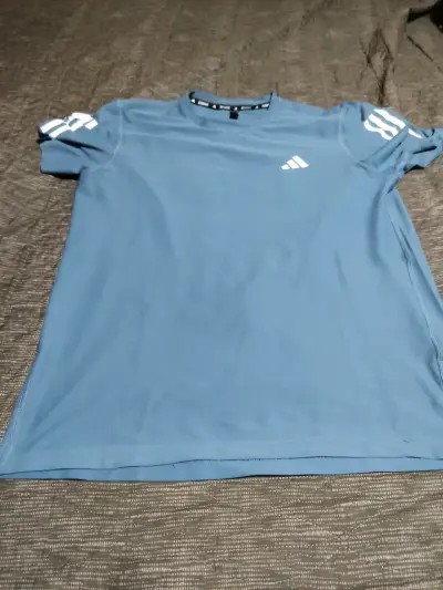 Polera deportiva azul Adidas con logo - miniatura 1
