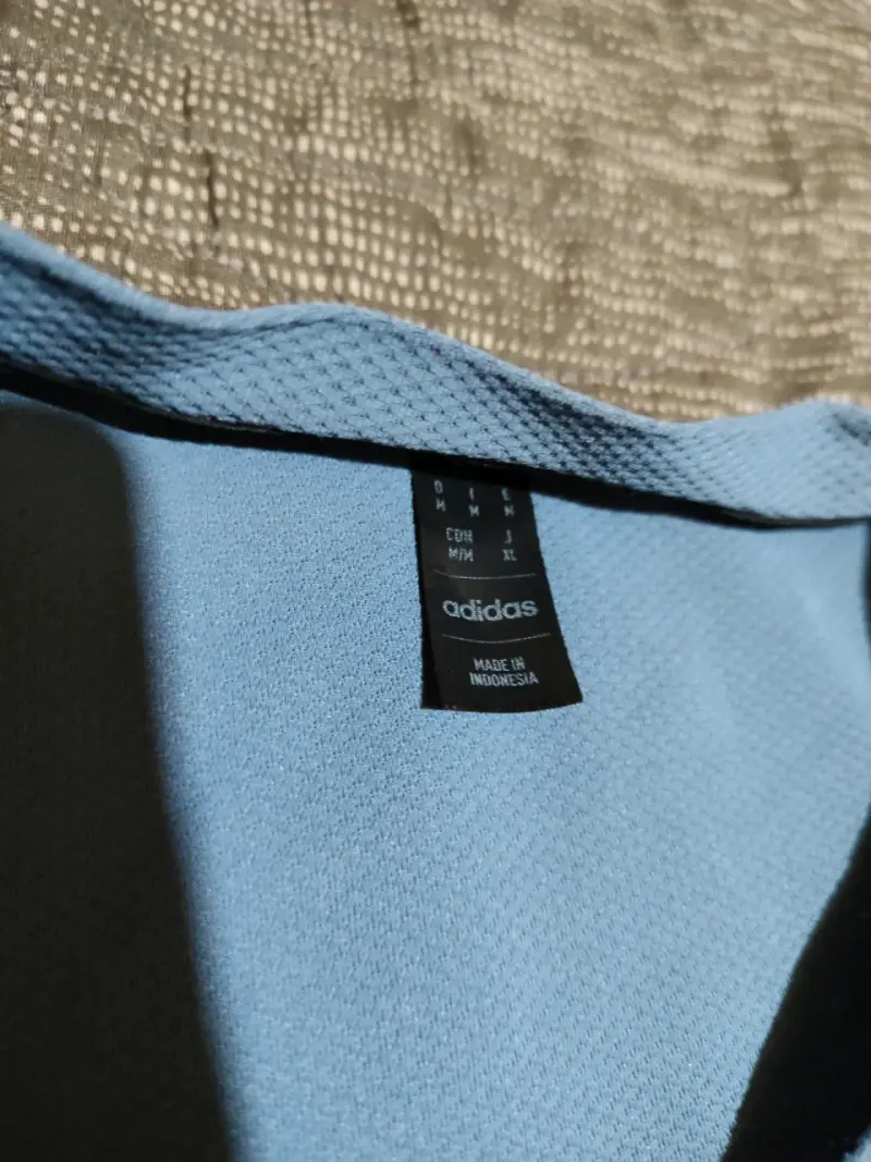 Polera deportiva azul Adidas con logo - 3