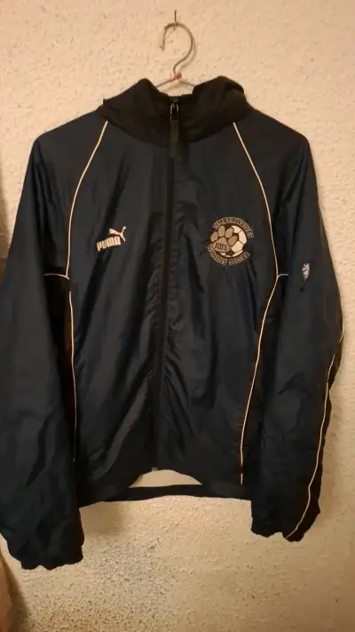 Chaqueta deportiva Puma negra con capucha - miniatura 1