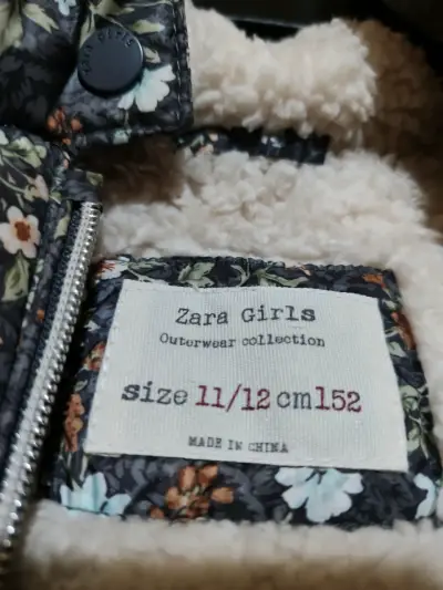 Chaqueta sin mangas  floral con capucha Zara - miniatura 3