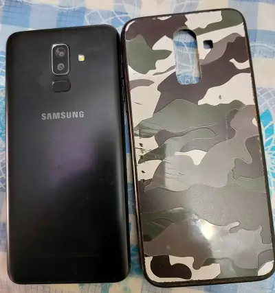 Samsung Galaxy J8 con funda - miniatura 2