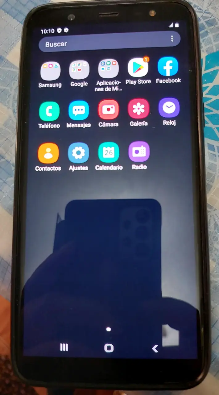 Samsung Galaxy J8 con funda - 4