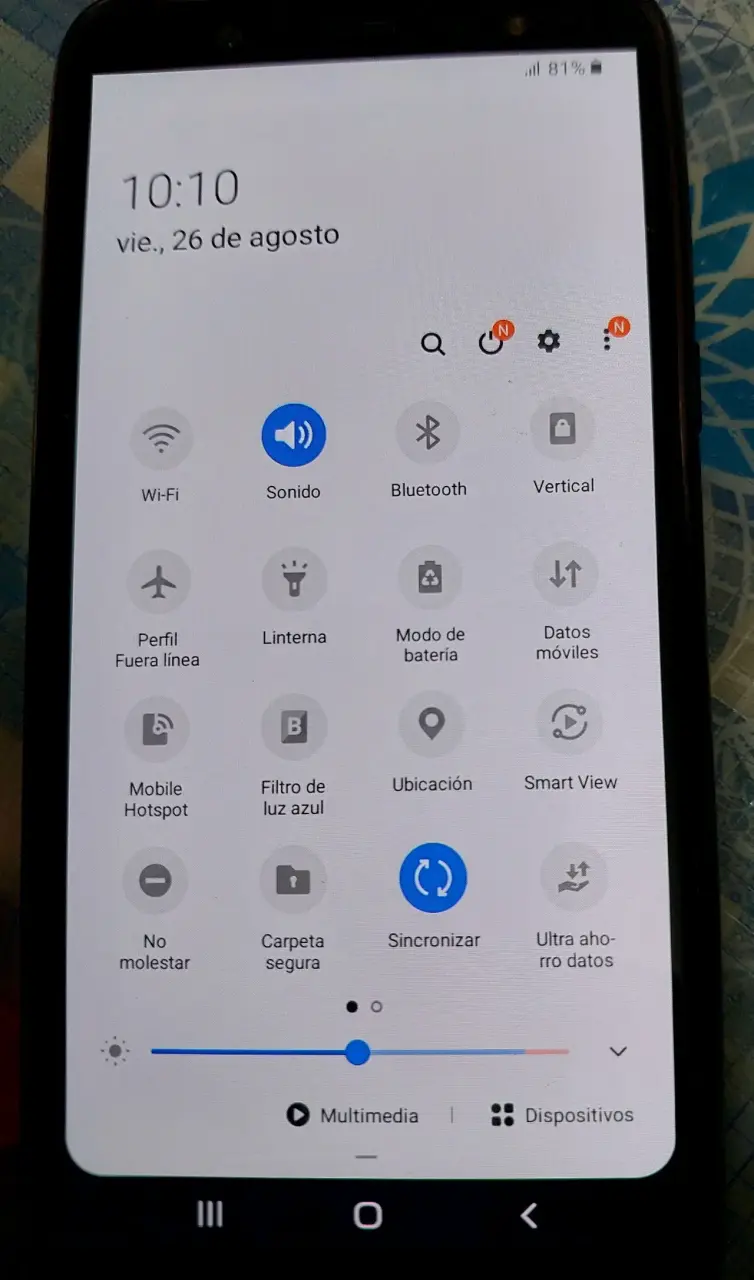 Samsung Galaxy J8 con funda - 6