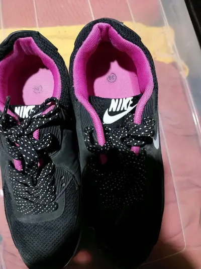 Zapatillas Nike Air Max negras y rosadas - miniatura 4