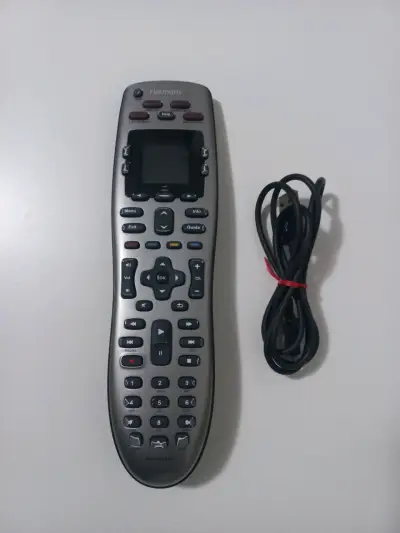 Control remoto universal Harmony 650 con pantalla - miniatura 3
