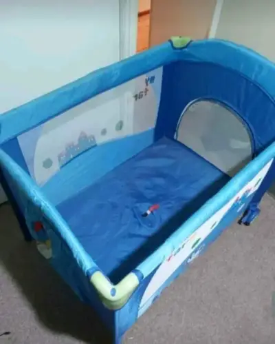 Cuna corral plegable azul con bolso - miniatura 3
