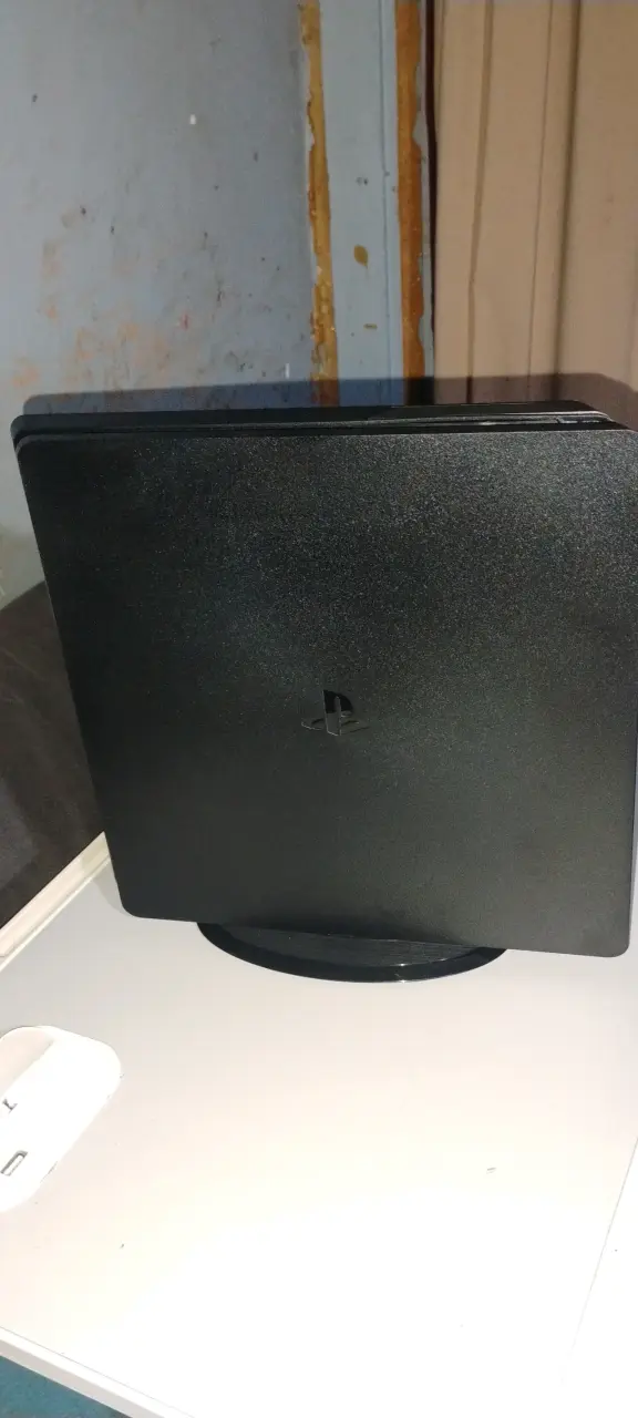 Consola PlayStation 4 con dos controles y cámara - 2