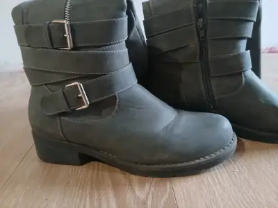 Botines de cuero gris con hebillas - miniatura 1