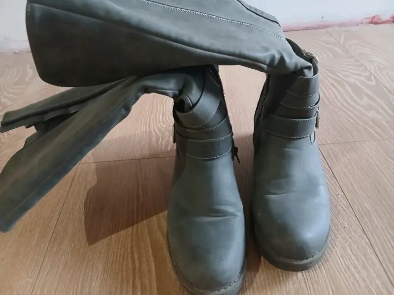 Botines de cuero gris con hebillas - 2